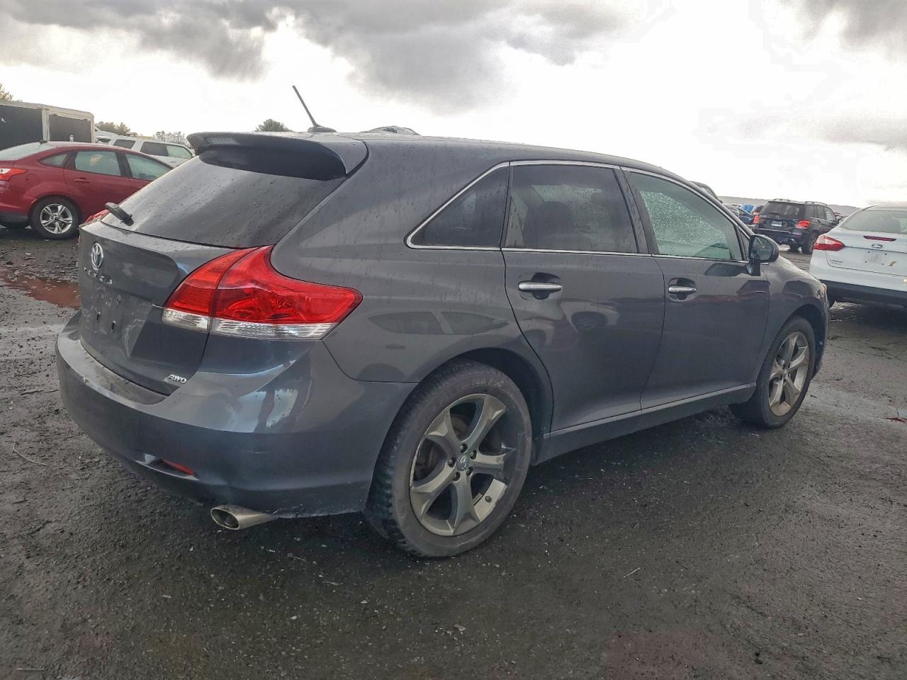 2010 TOYOTA VENZA photo 3