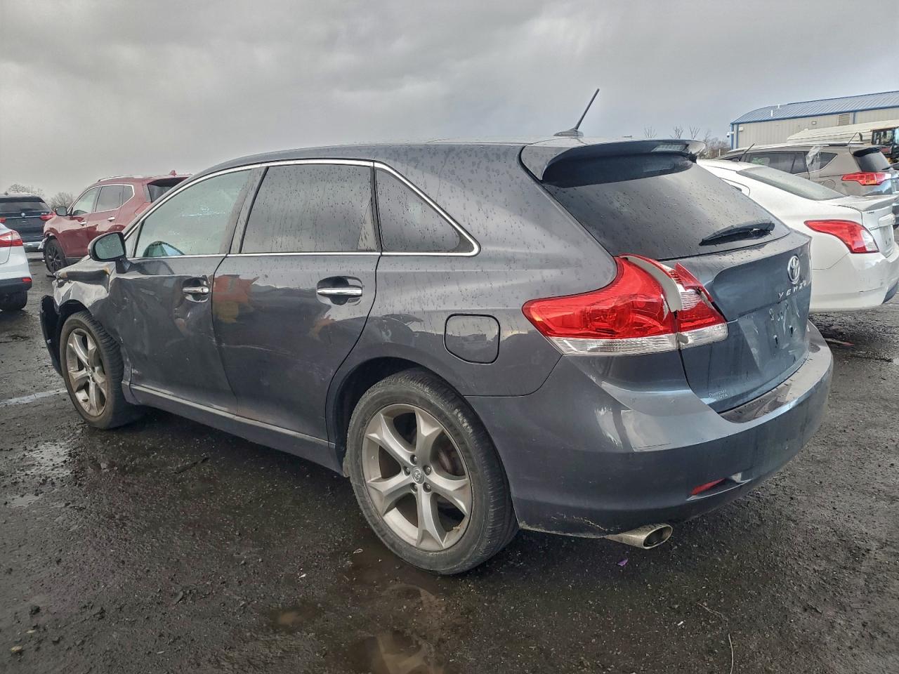 2010 TOYOTA VENZA photo 2