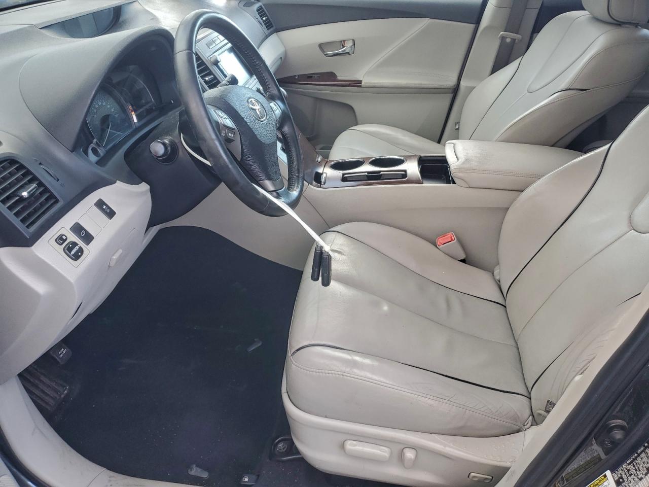 2010 TOYOTA VENZA photo 7