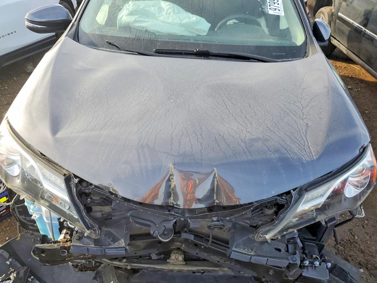 2015 TOYOTA RAV4 XLE photo 11