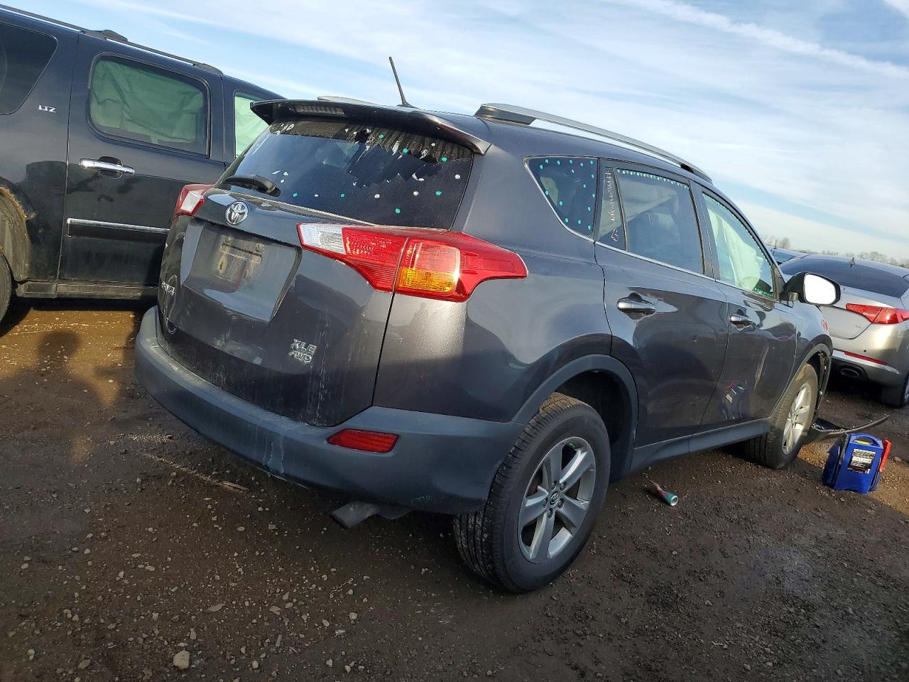 2015 TOYOTA RAV4 XLE photo 3
