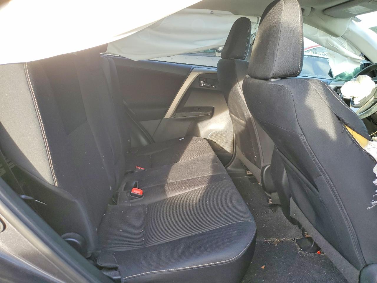2015 TOYOTA RAV4 XLE photo 10