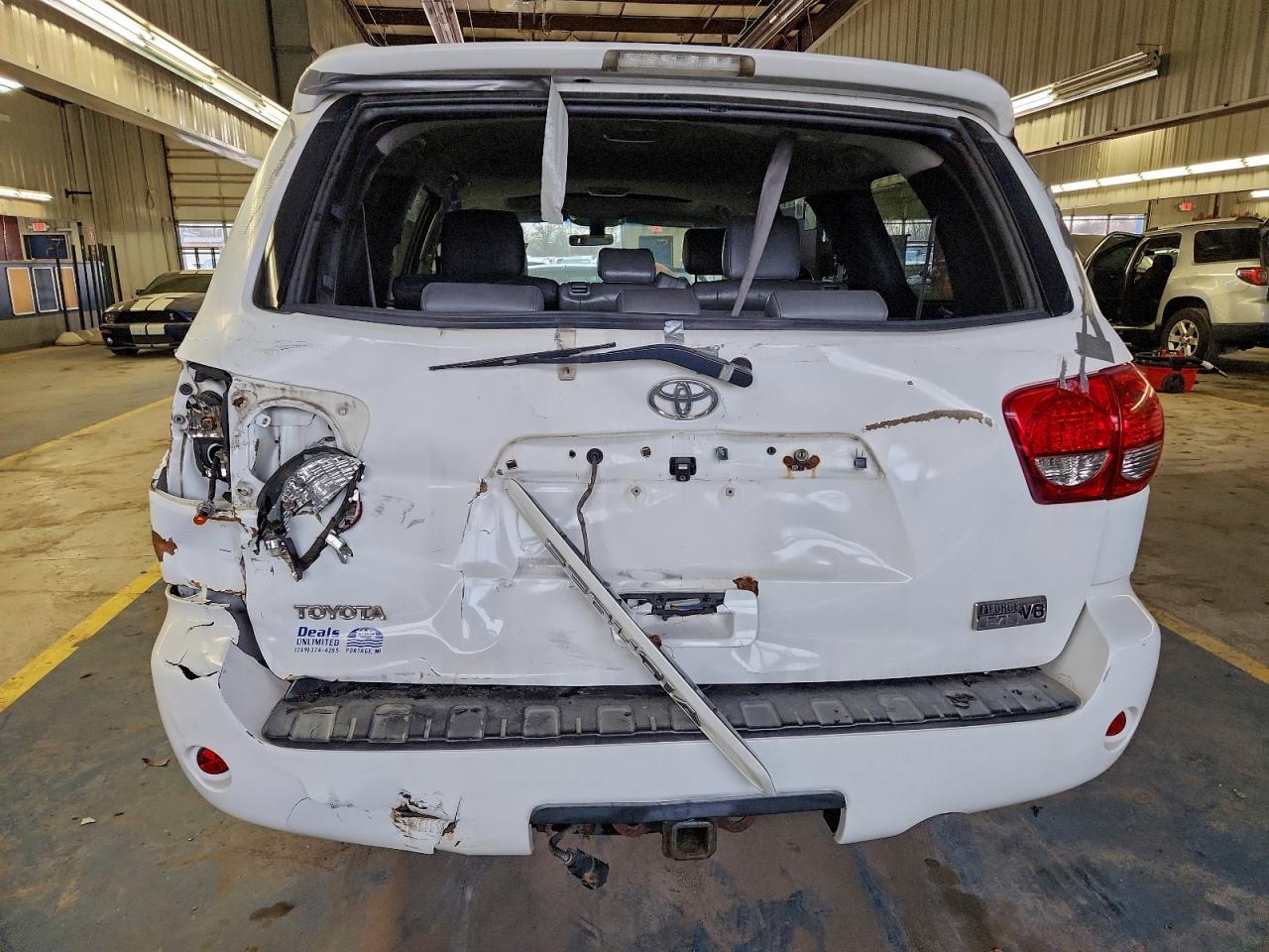 2008 TOYOTA SEQUOIA SR5 photo 6