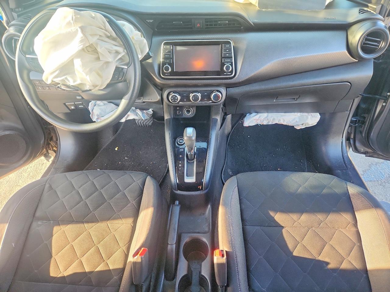 2020 NISSAN KICKS S photo 8