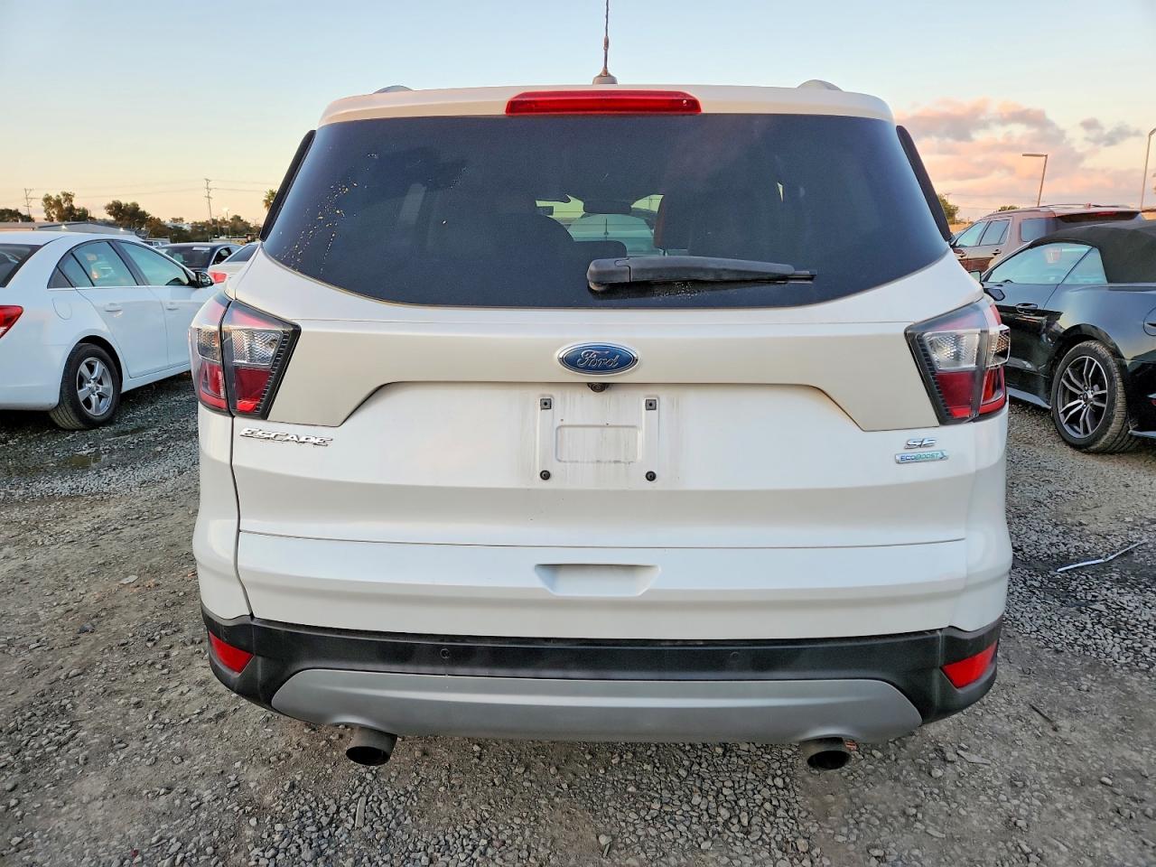 2017 FORD ESCAPE SE photo 6