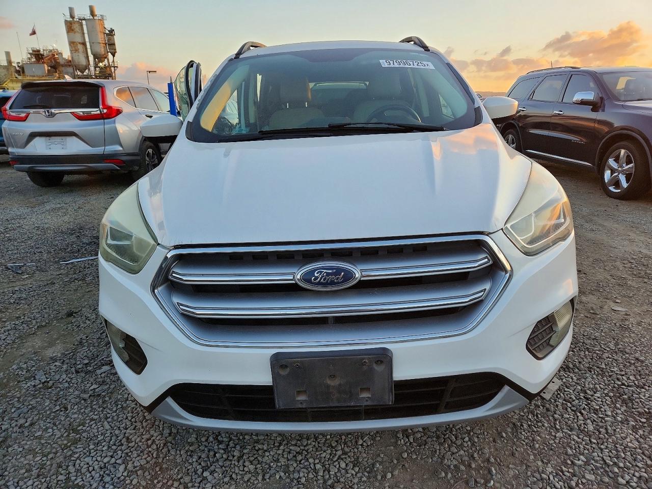 2017 FORD ESCAPE SE photo 5