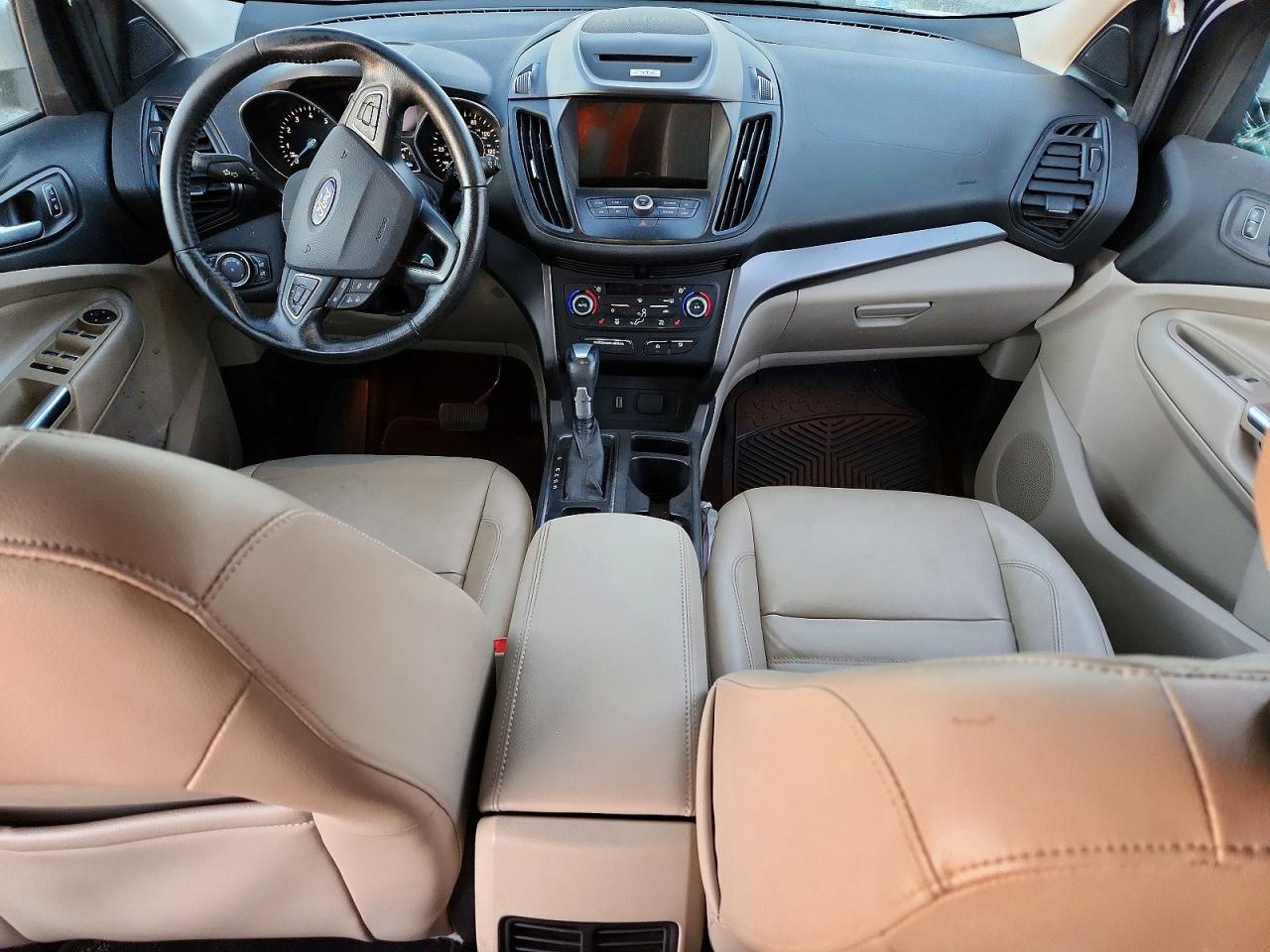 2017 FORD ESCAPE SE photo 8
