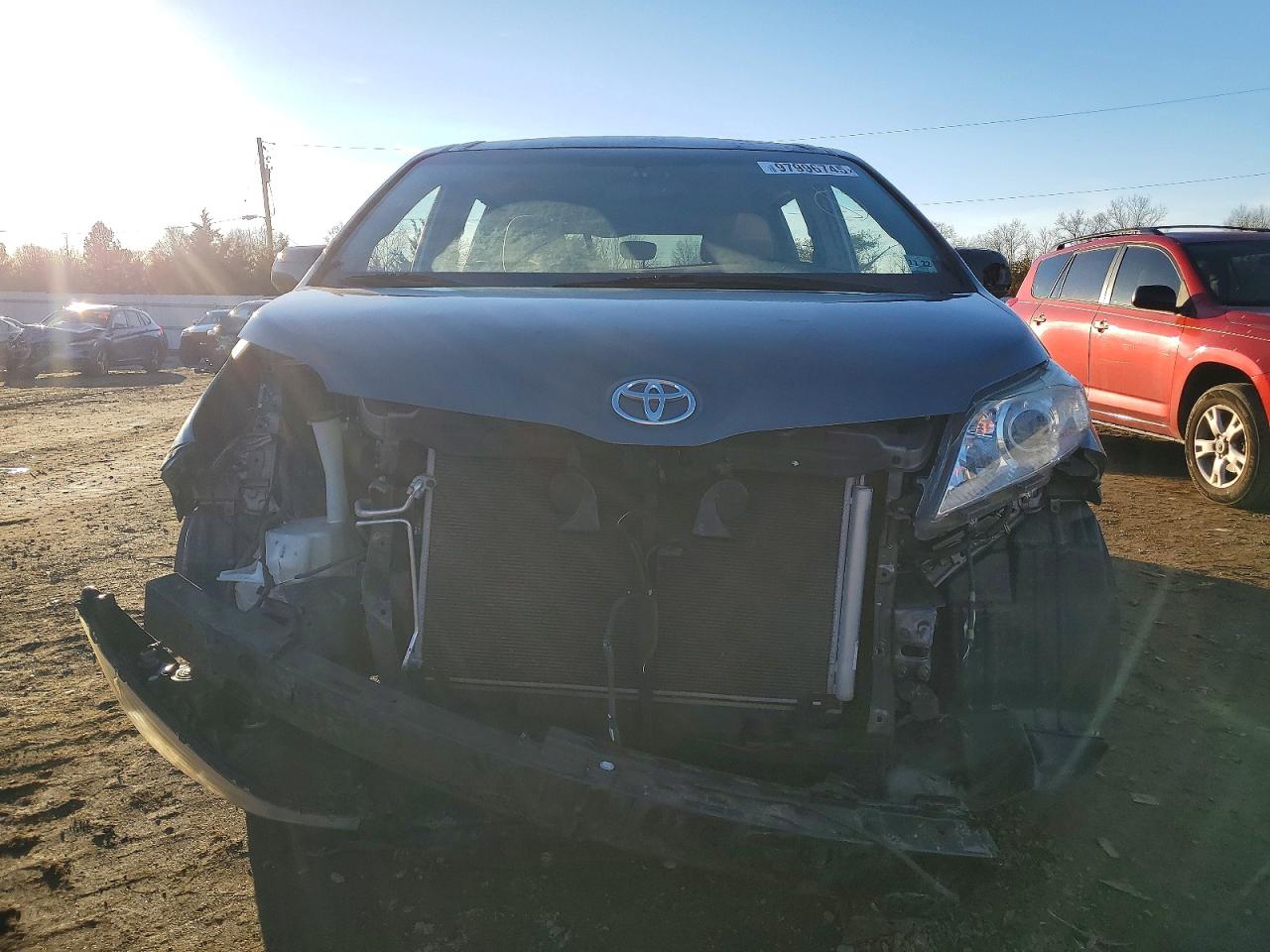 2017 TOYOTA SIENNA LE photo 5
