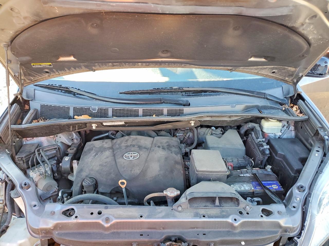 2017 TOYOTA SIENNA LE photo 12