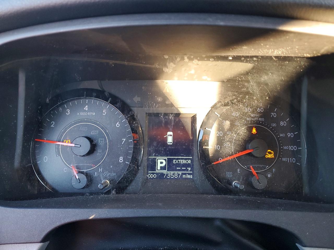 2017 TOYOTA SIENNA LE photo 9