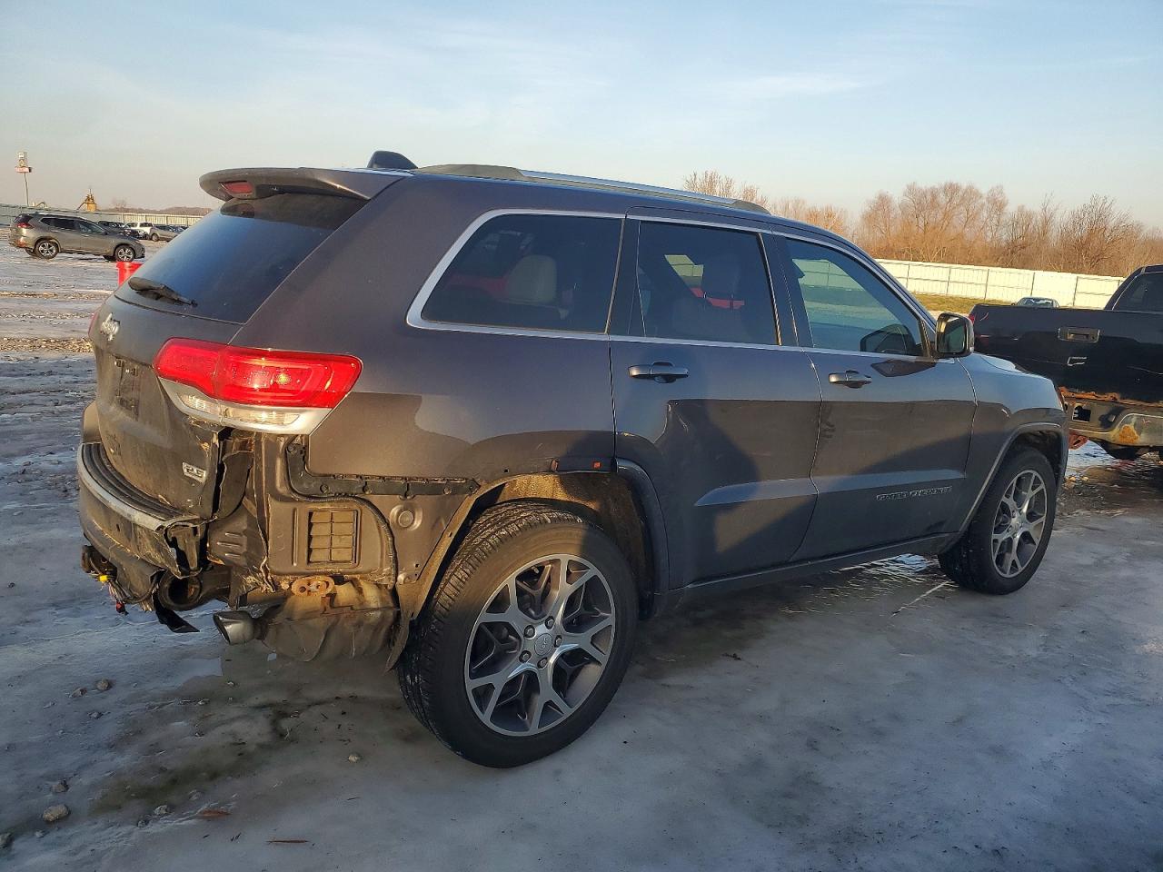2018 JEEP GRAND CHEROKEE LIMITED photo 3