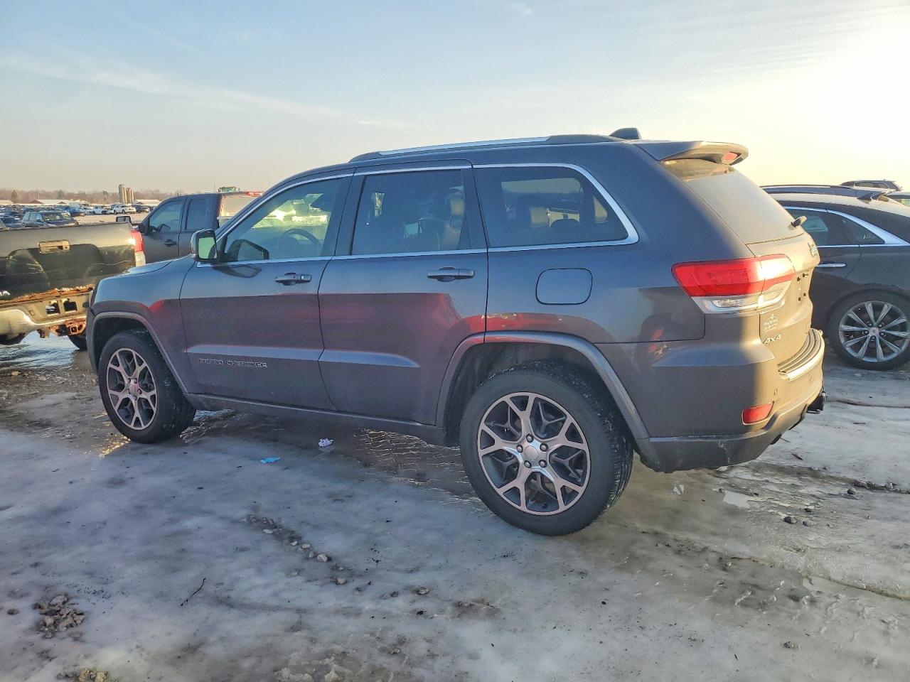 2018 JEEP GRAND CHEROKEE LIMITED photo 2
