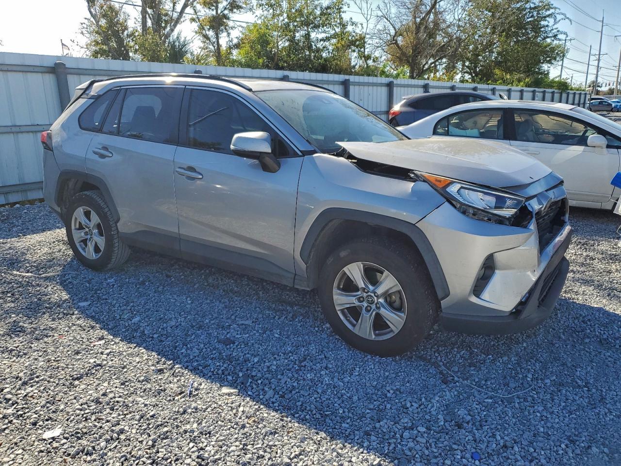 2019 TOYOTA RAV4 XLE photo 4