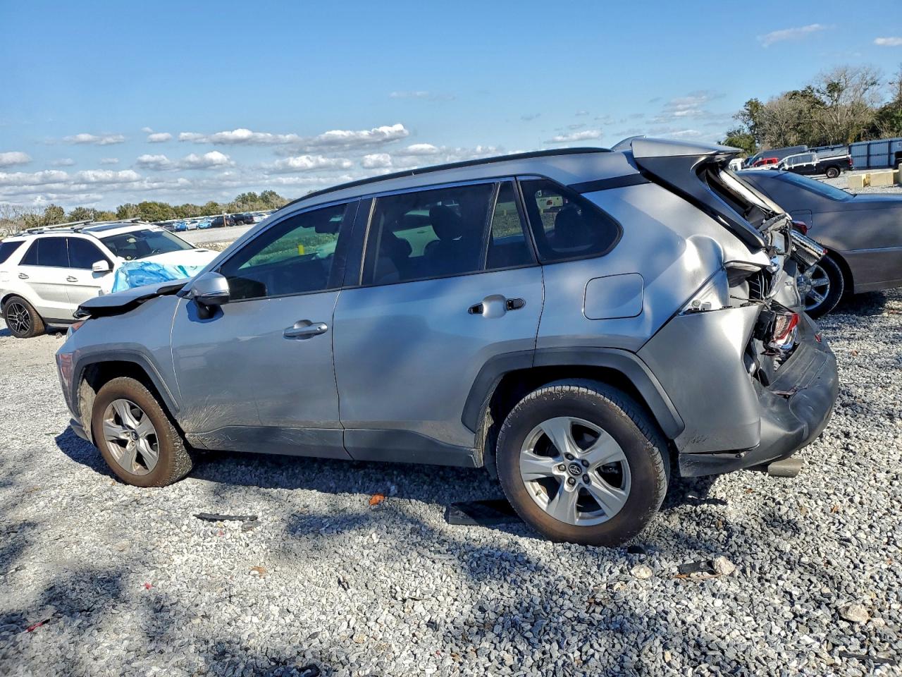 2019 TOYOTA RAV4 XLE photo 2
