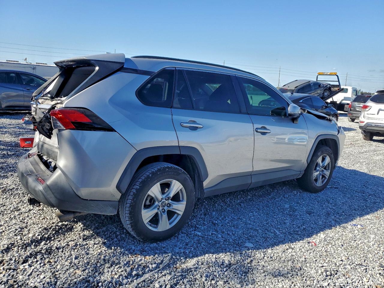2019 TOYOTA RAV4 XLE photo 3