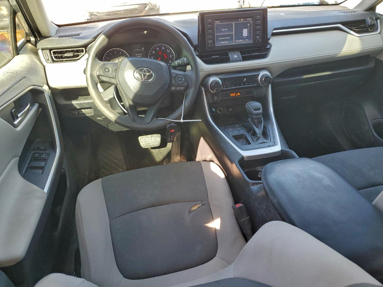 2019 TOYOTA RAV4 XLE photo 8