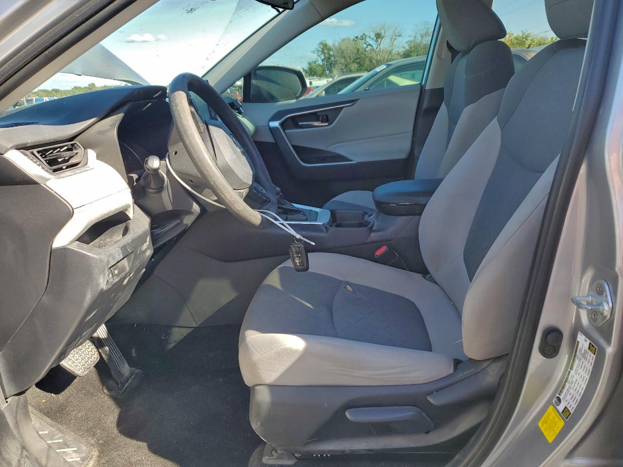 2019 TOYOTA RAV4 XLE photo 7