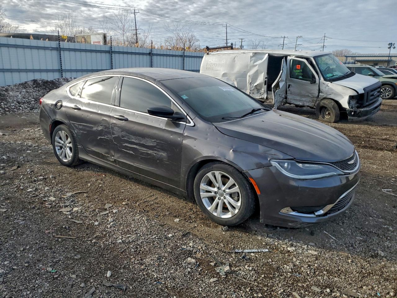 2016 CHRYSLER 200 photo 4