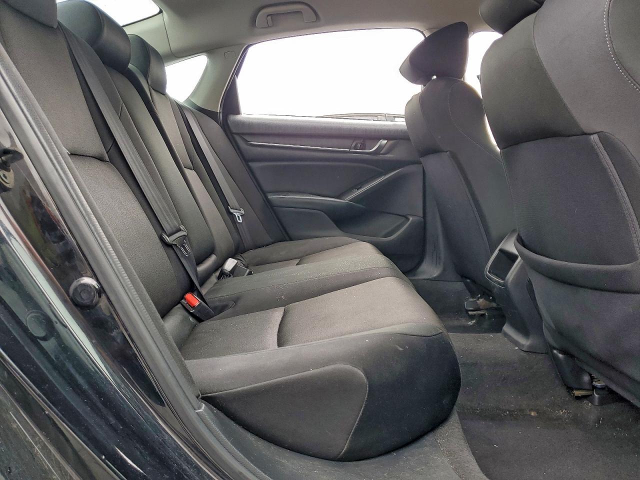 2018 HONDA ACCORD LX photo 10