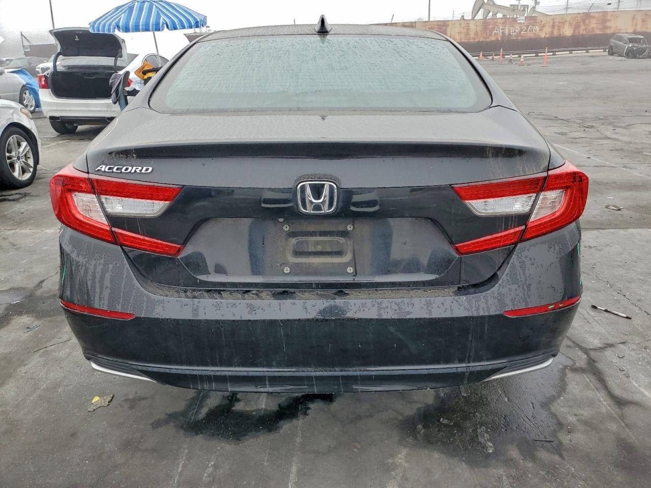 2018 HONDA ACCORD LX photo 6