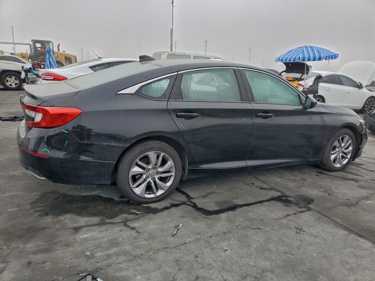 2018 HONDA ACCORD LX photo 3