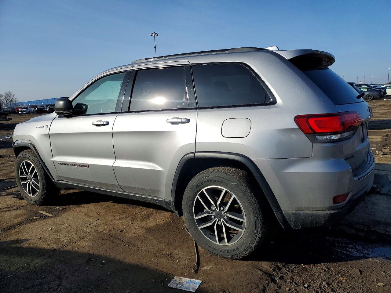 2020 JEEP GRAND CHEROKEE TRAILHAWK photo 2