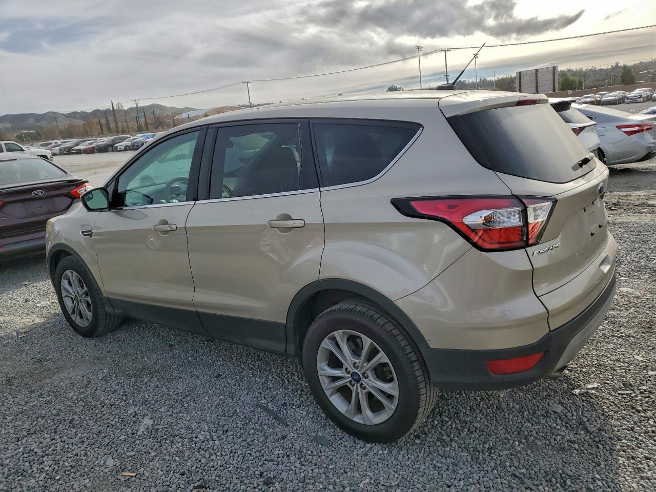 2017 FORD ESCAPE SE photo 2