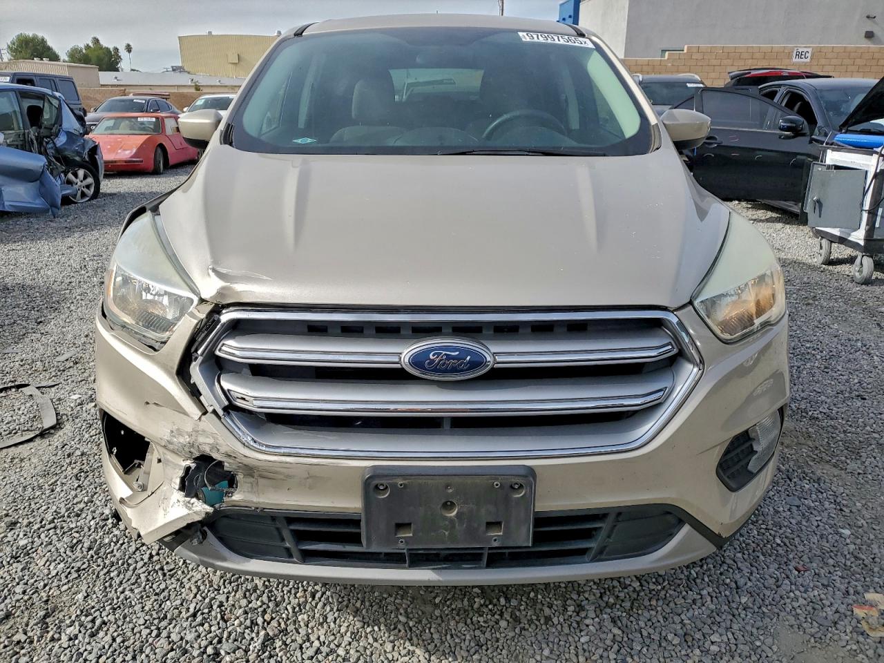 2017 FORD ESCAPE SE photo 5