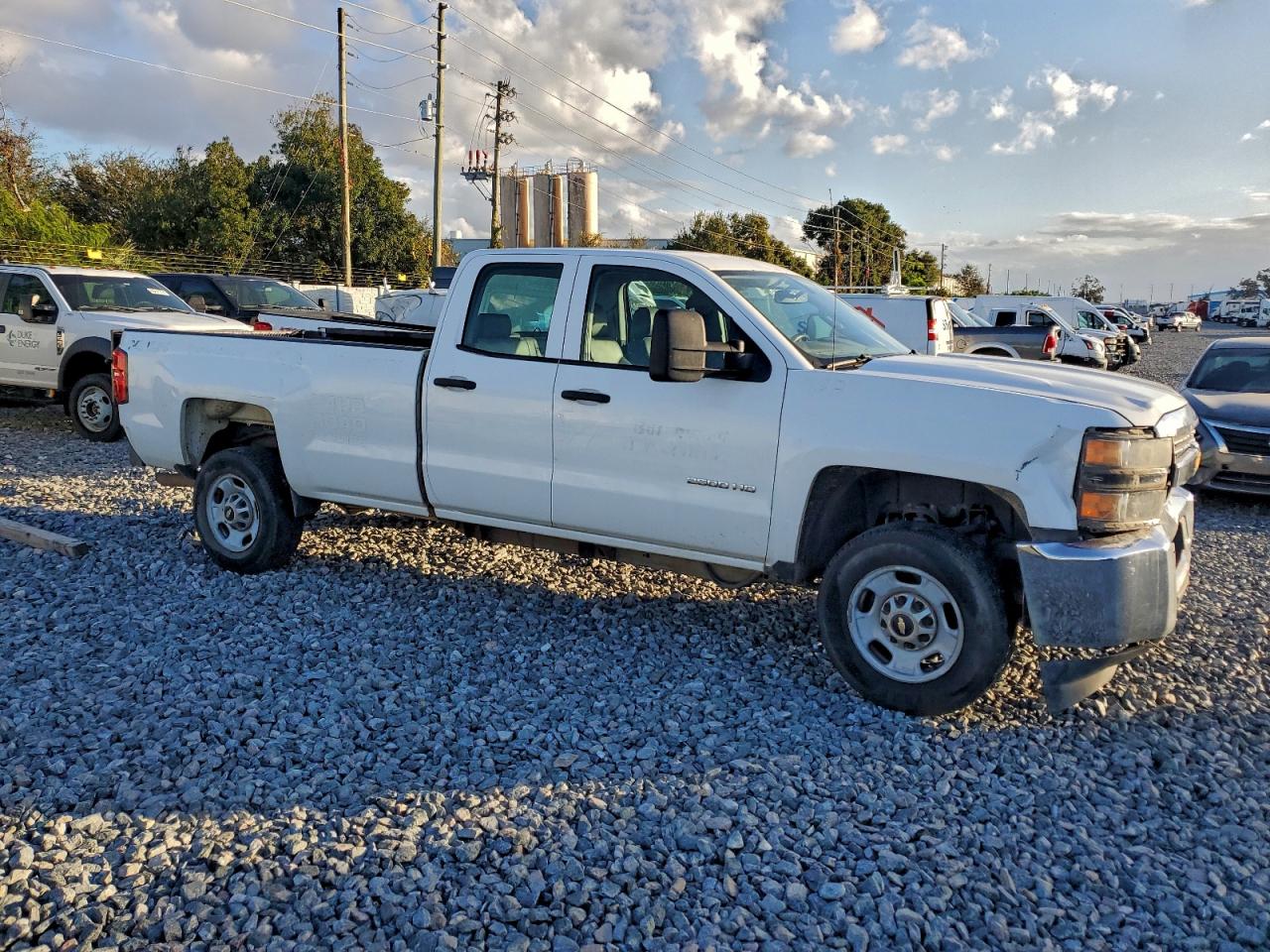 2015 CHEVROLET SILVERADO C2500 HEAVY DUTY photo 4