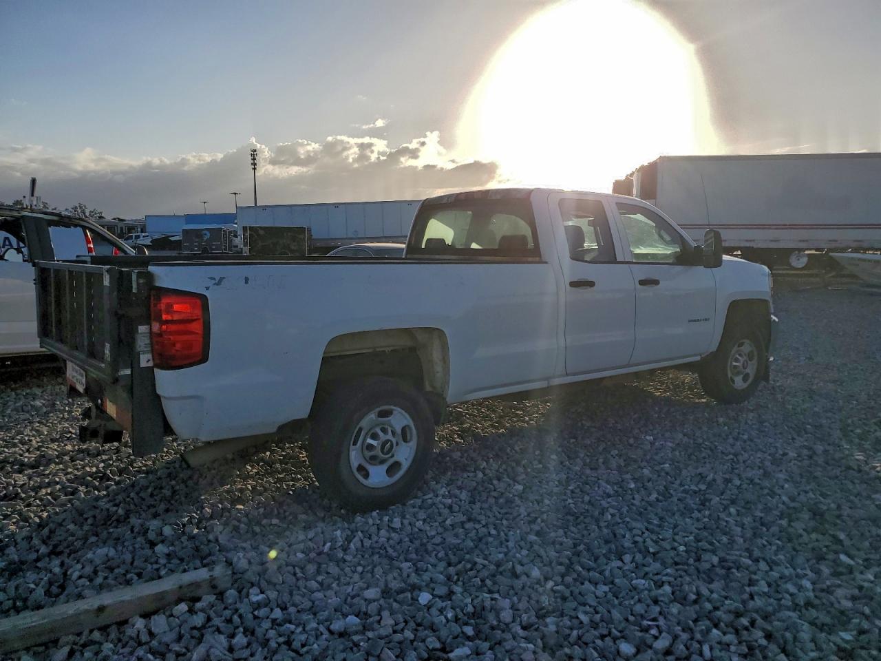 2015 CHEVROLET SILVERADO C2500 HEAVY DUTY photo 3