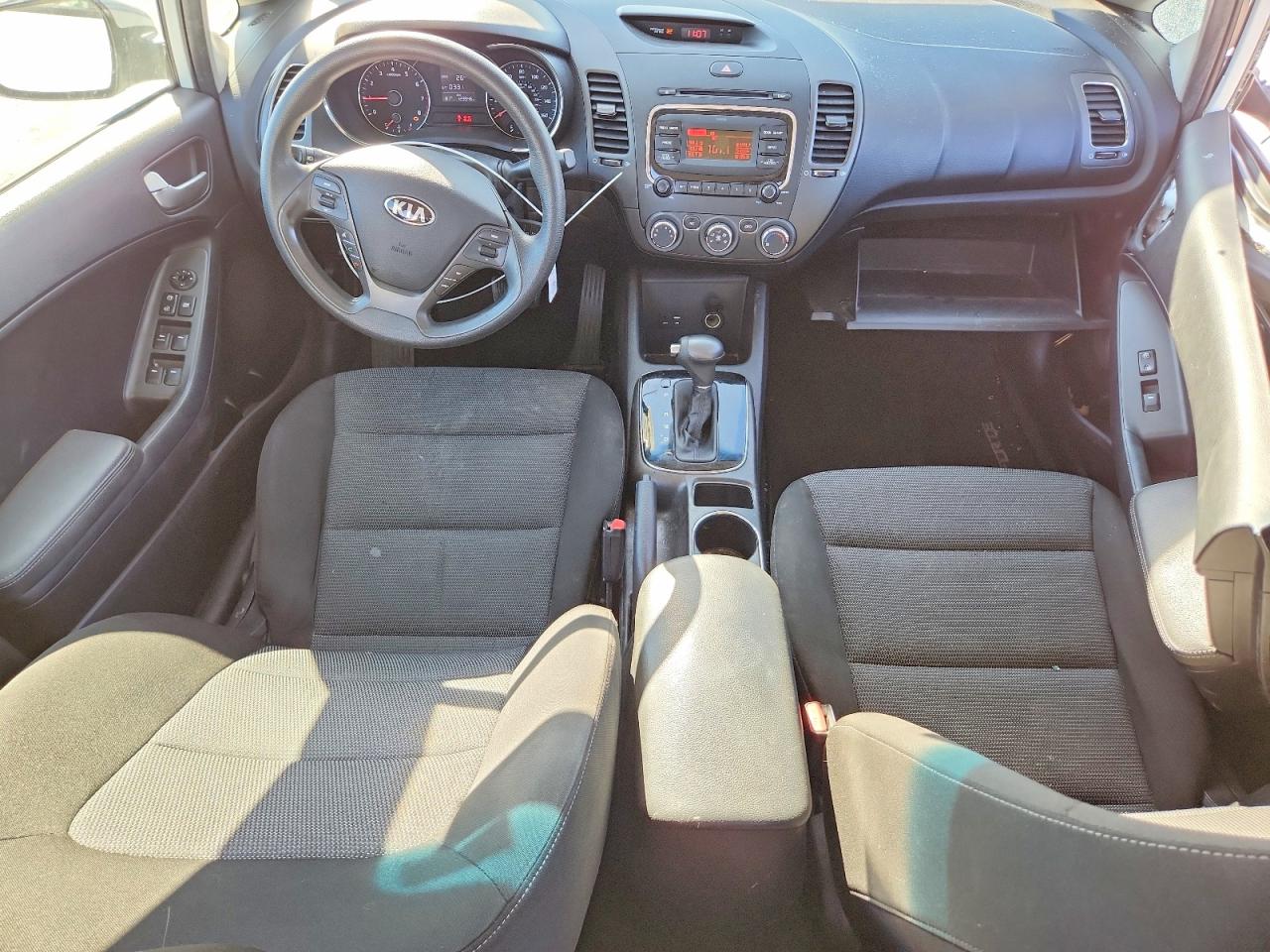 2017 KIA FORTE LX photo 8