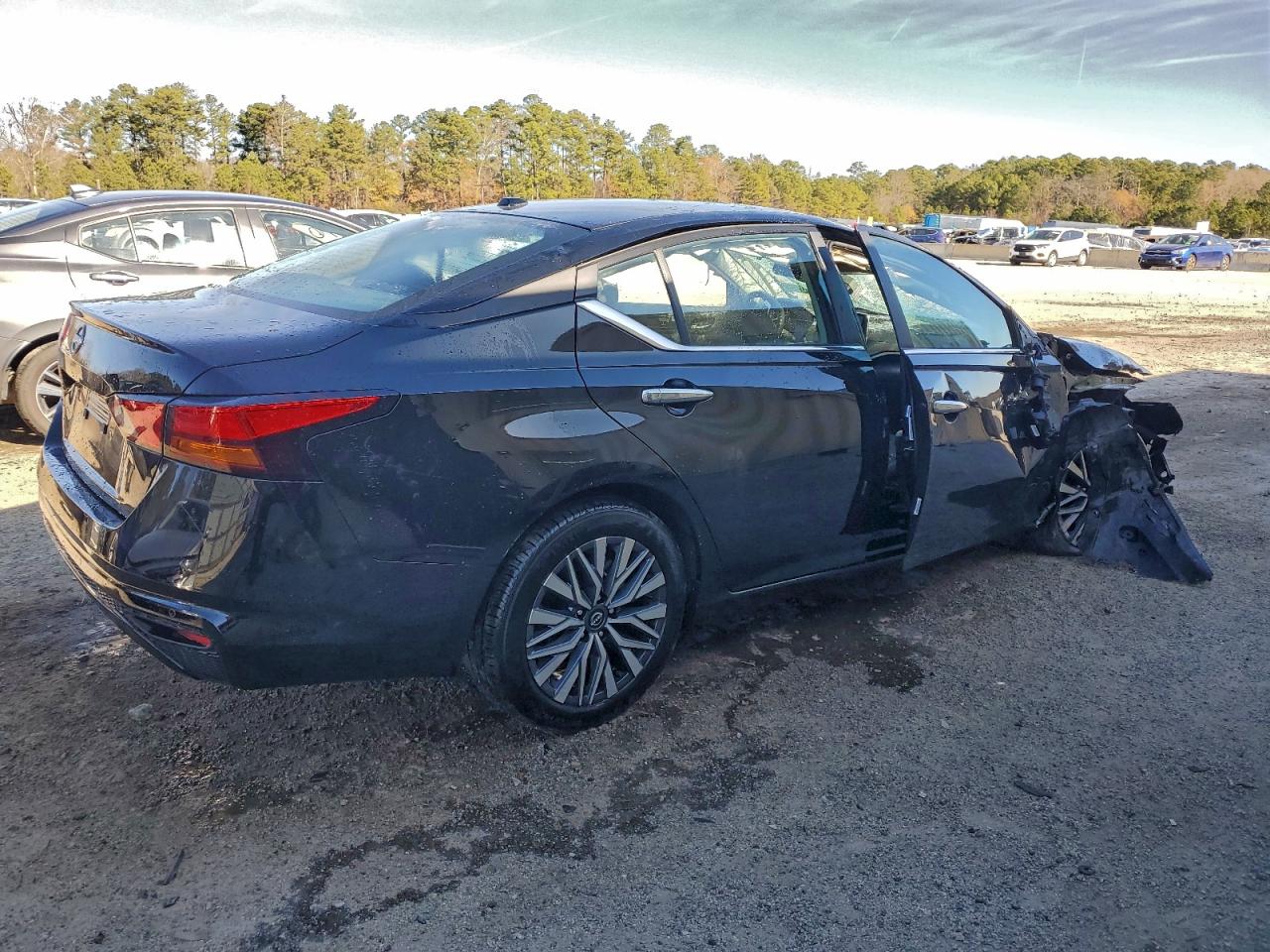 2025 NISSAN ALTIMA SV photo 3