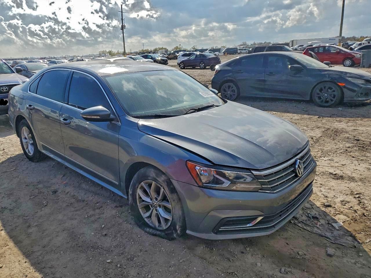 2017 VOLKSWAGEN PASSAT S photo 7