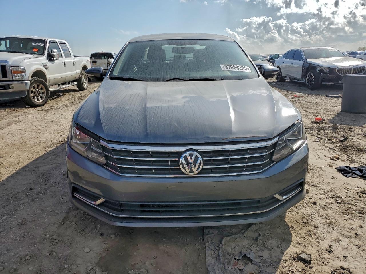 2017 VOLKSWAGEN PASSAT S photo 9
