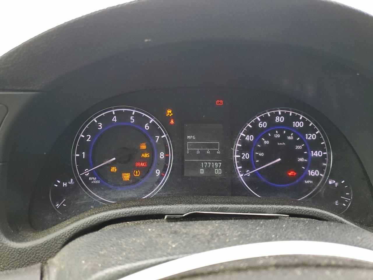 2010 INFINITI G37 photo 9