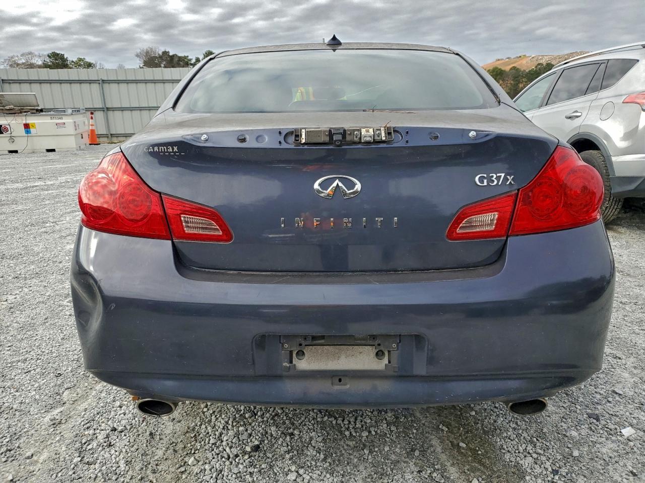 2010 INFINITI G37 photo 6