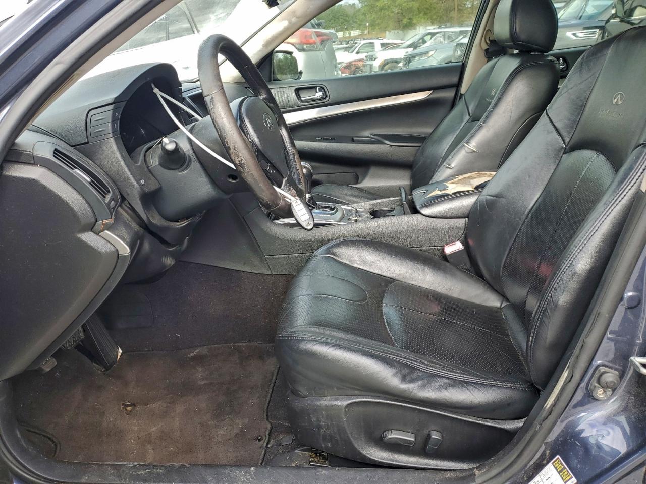 2010 INFINITI G37 photo 7