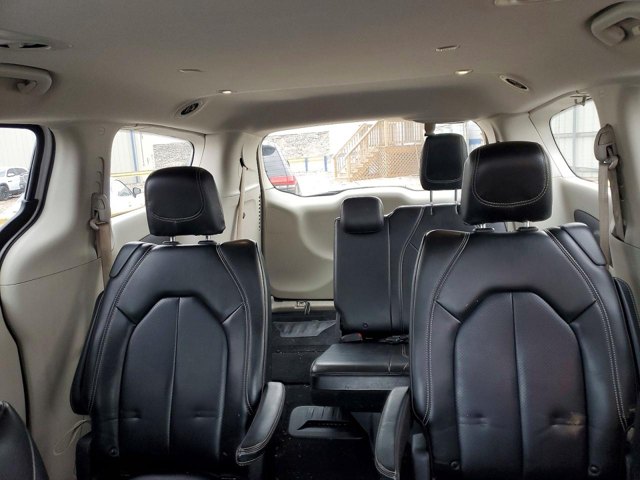 2020 CHRYSLER VOYAGER LXI photo 10