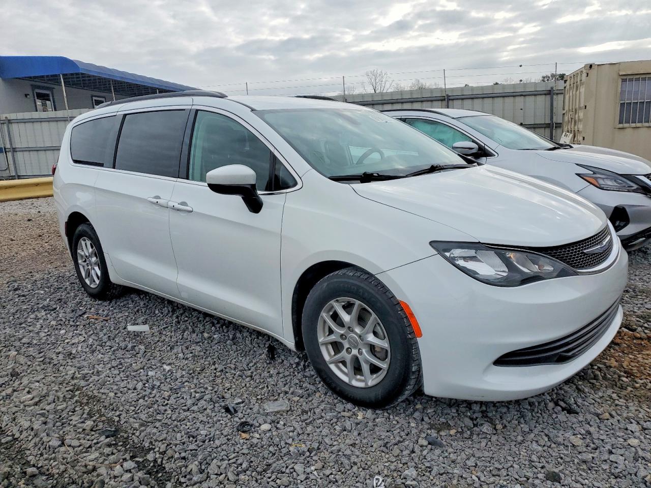 2020 CHRYSLER VOYAGER LXI photo 4