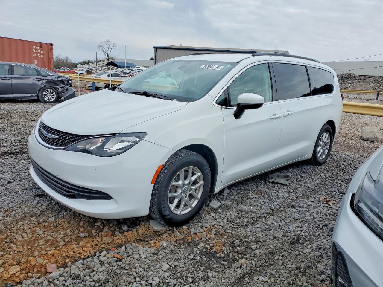 2020 CHRYSLER VOYAGER