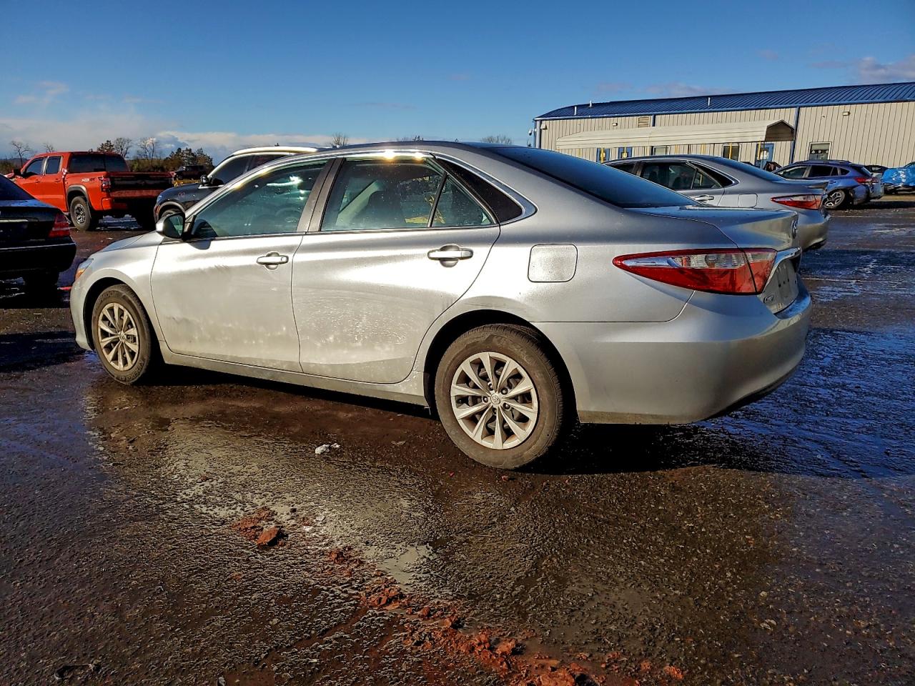 2015 TOYOTA CAMRY LE photo 2