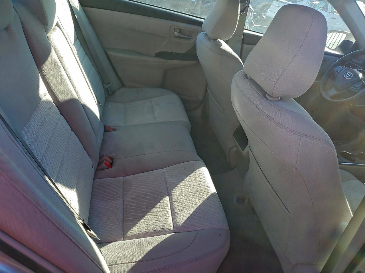2015 TOYOTA CAMRY LE photo 10
