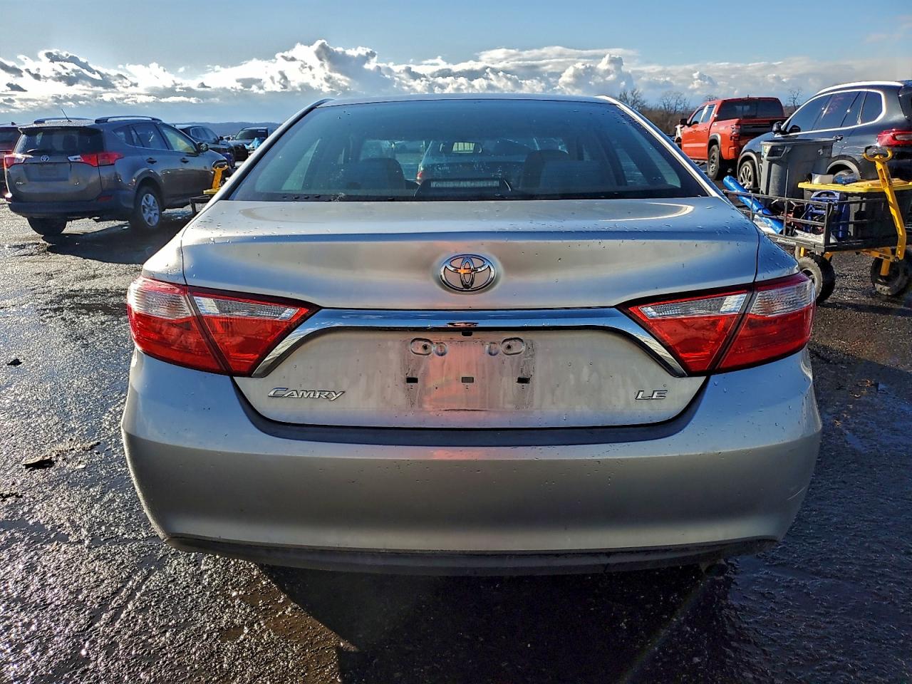 2015 TOYOTA CAMRY LE photo 6