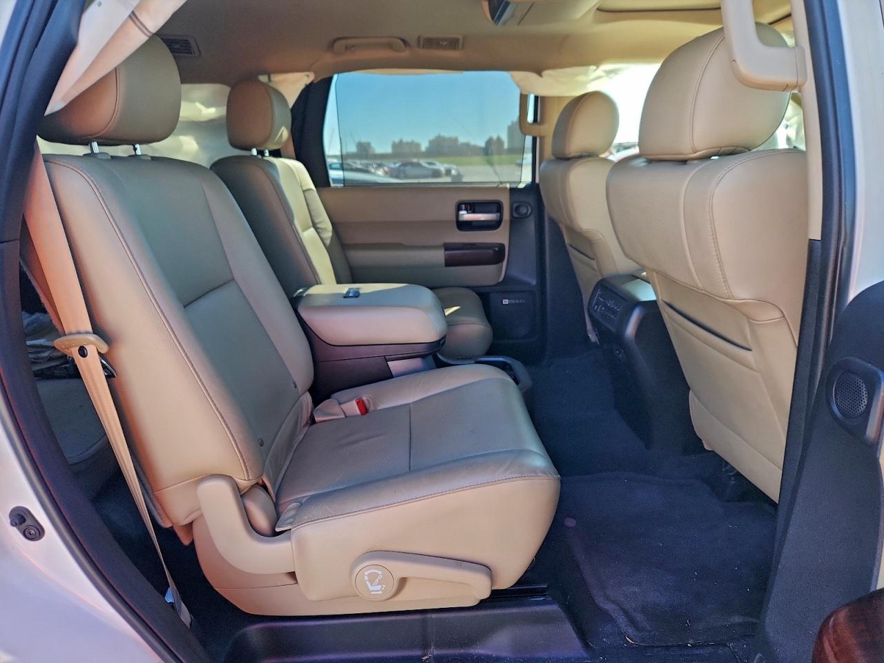 2016 TOYOTA SEQUOIA PLATINUM photo 11