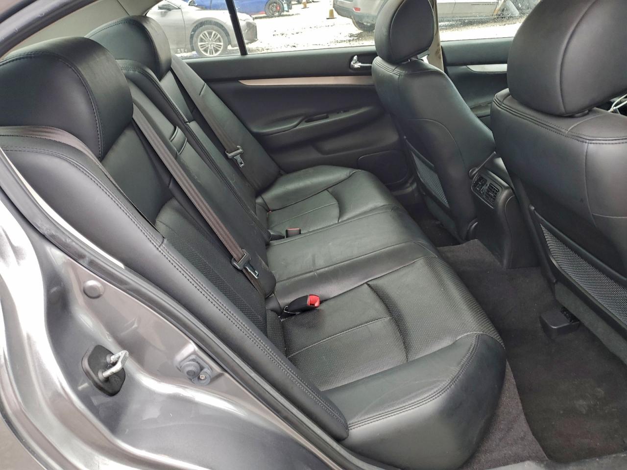 2013 INFINITI G37 photo 10