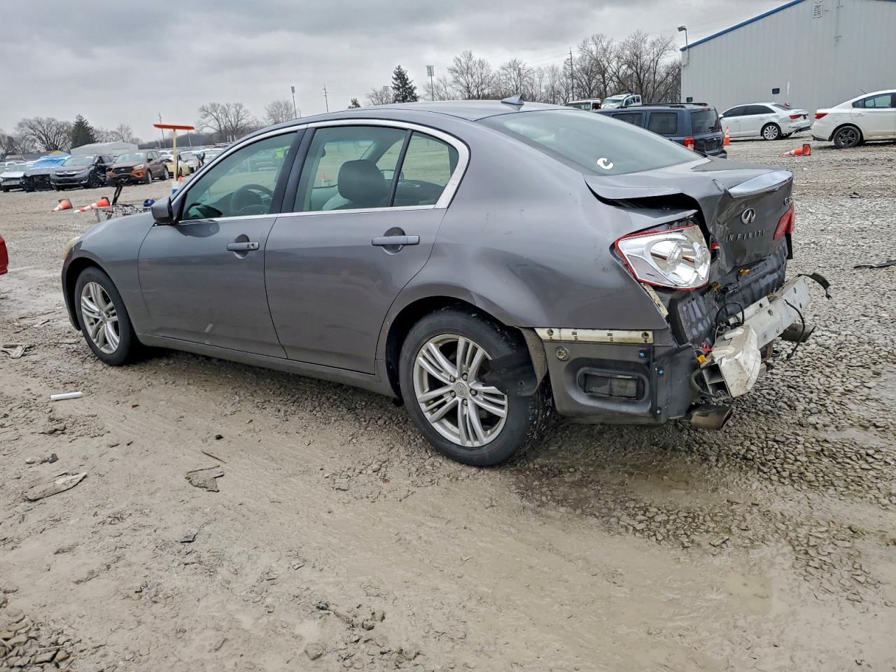 2013 INFINITI G37 photo 2