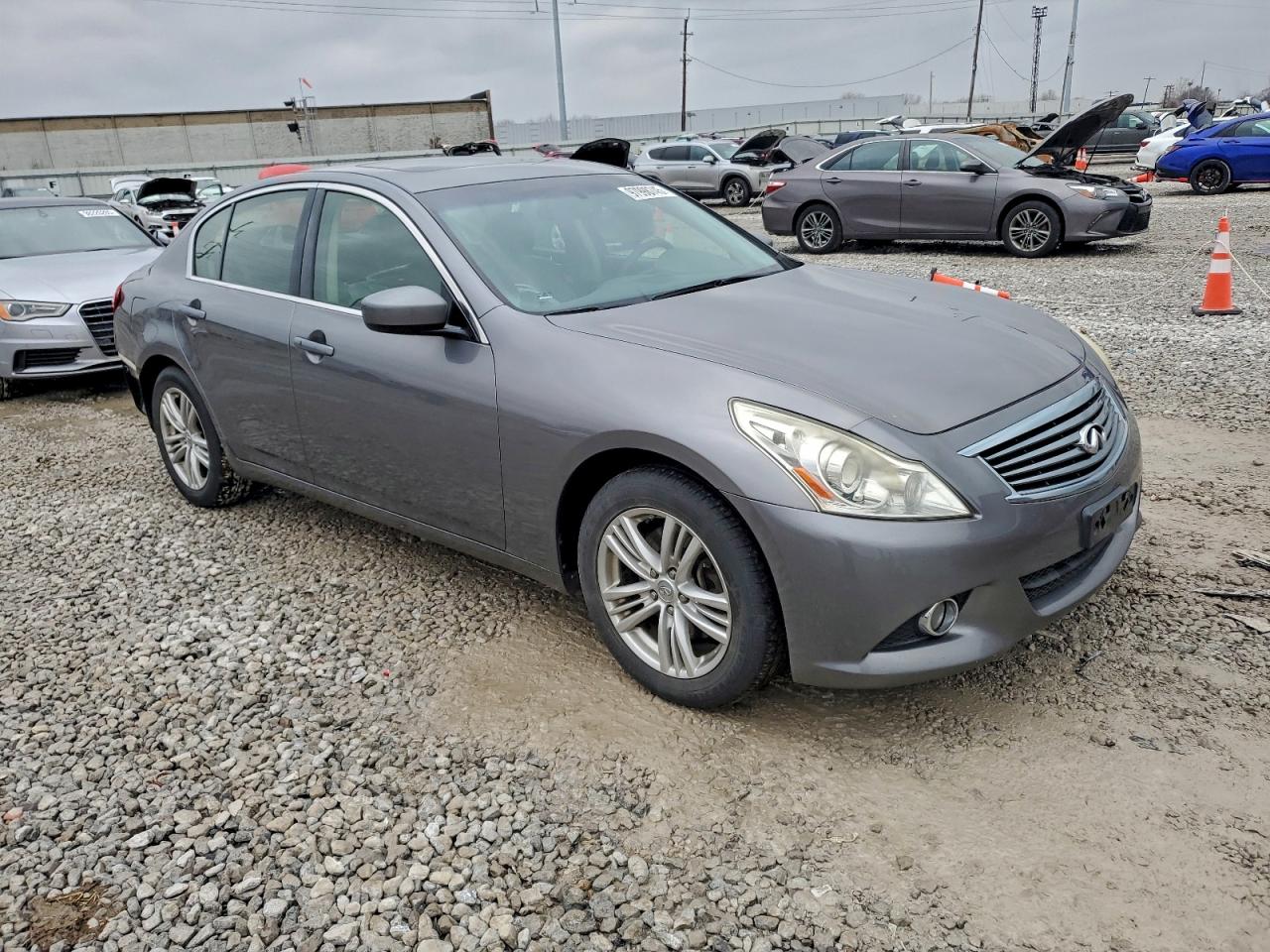 2013 INFINITI G37 photo 4
