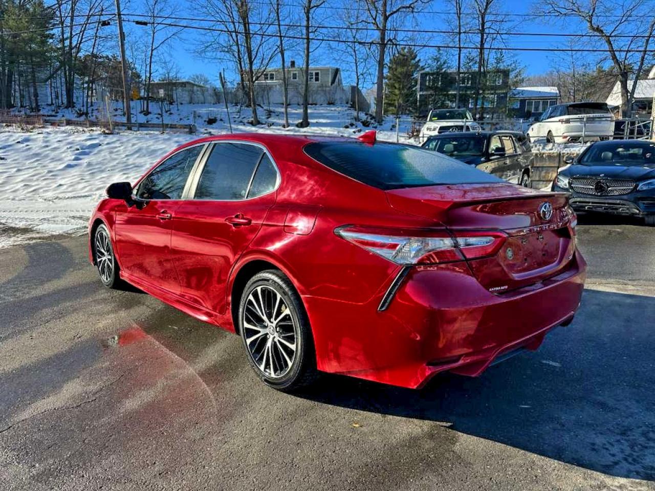 2020 TOYOTA CAMRY SE photo 2