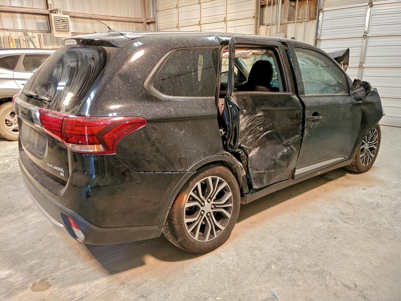 2016 MITSUBISHI OUTLANDER SE photo 3