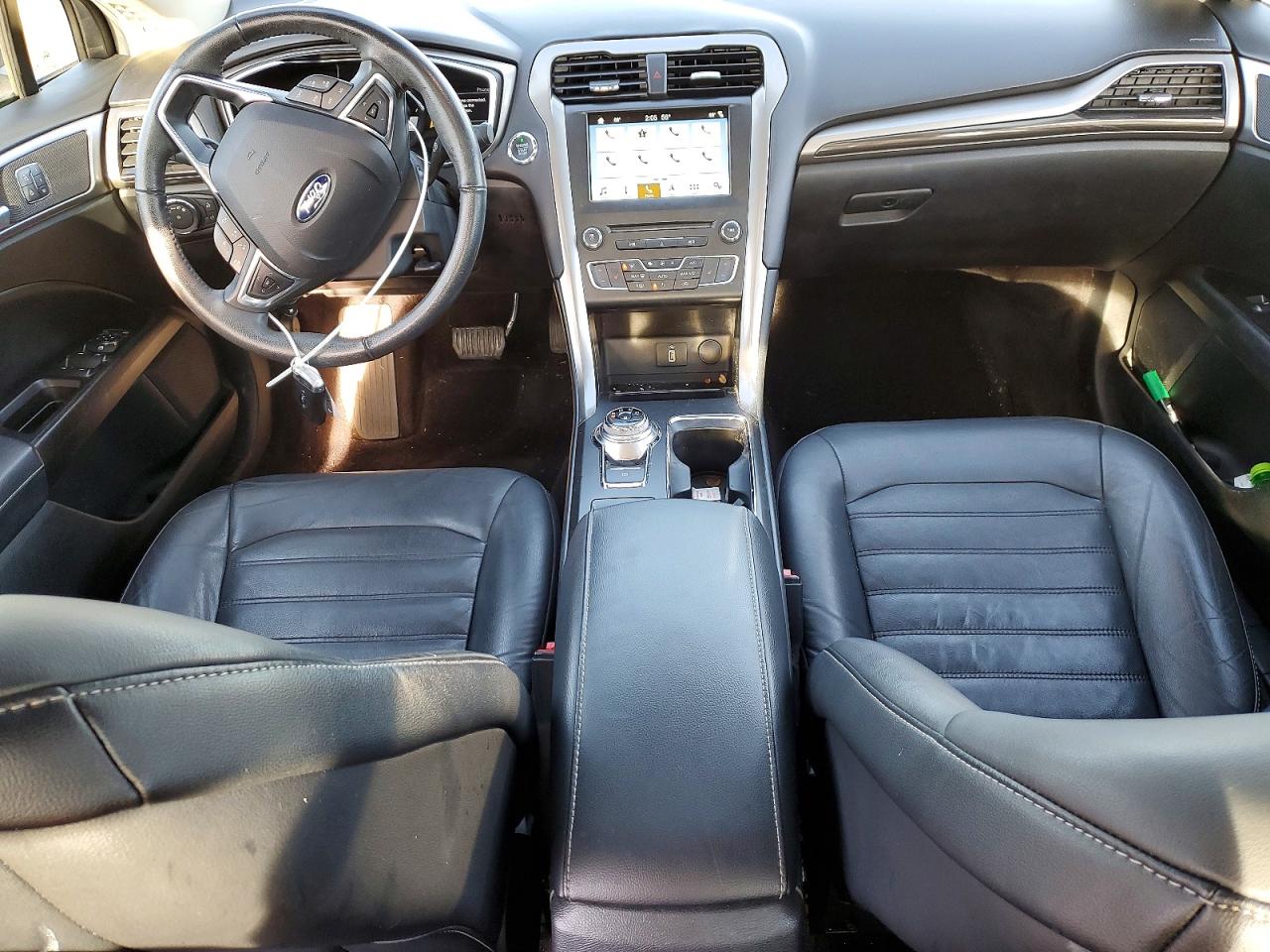 2017 FORD FUSION SE photo 8
